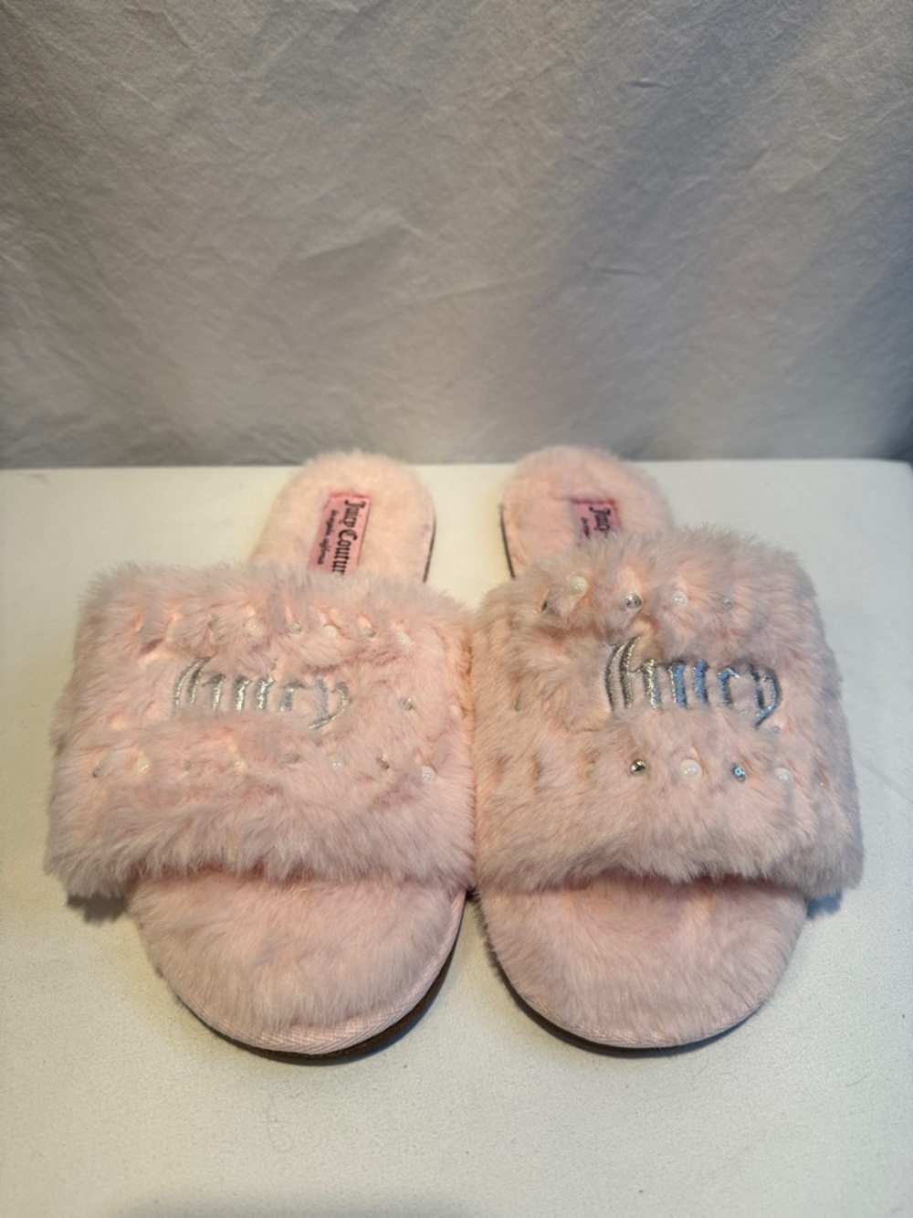 🆕 Juicy Couture Pale Pink Faux Fur Slide Sandals with Rhinestones